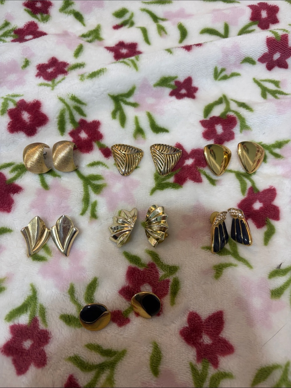 VintageGold-Tone Women's Earring Set with Black Accent Details (Costume) 7 Pairs
